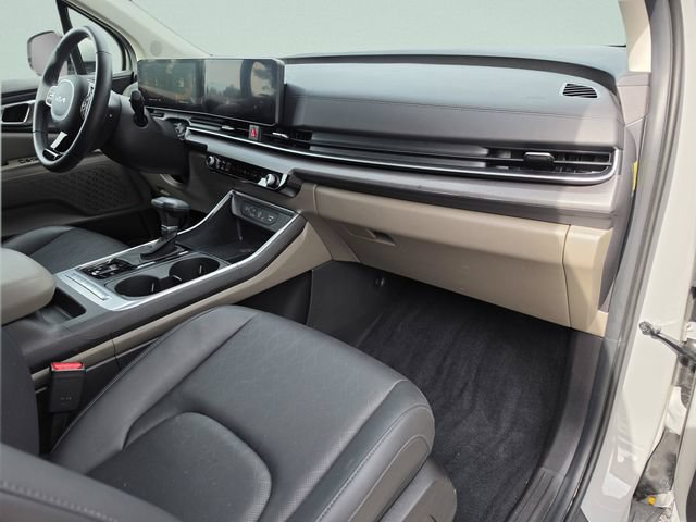 Used 2025 Kia Carnival EX FWD image 19