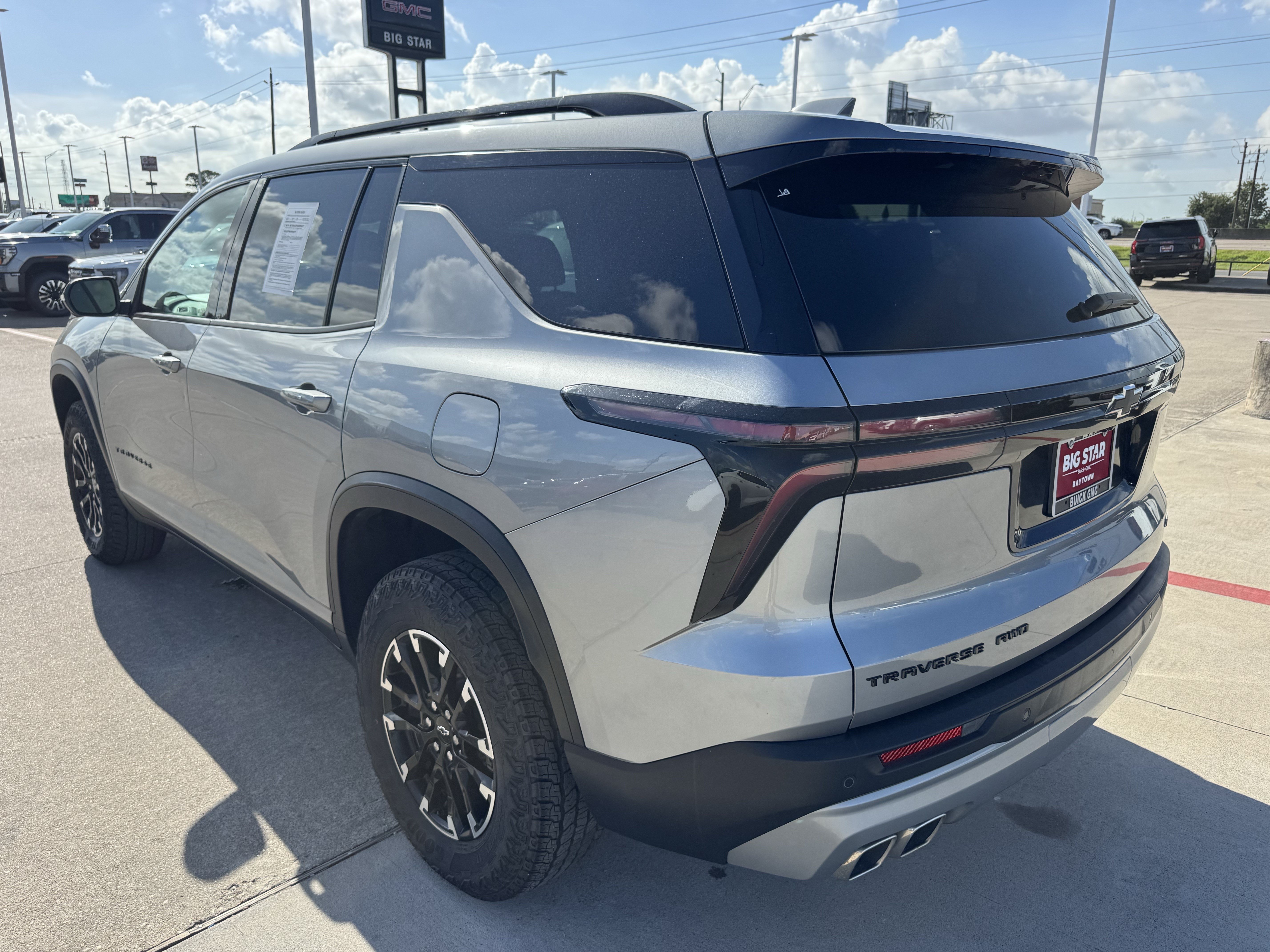 Used 2025 Chevrolet Traverse Z71 w/ Driver Confidence Package AWD/4WD image 8