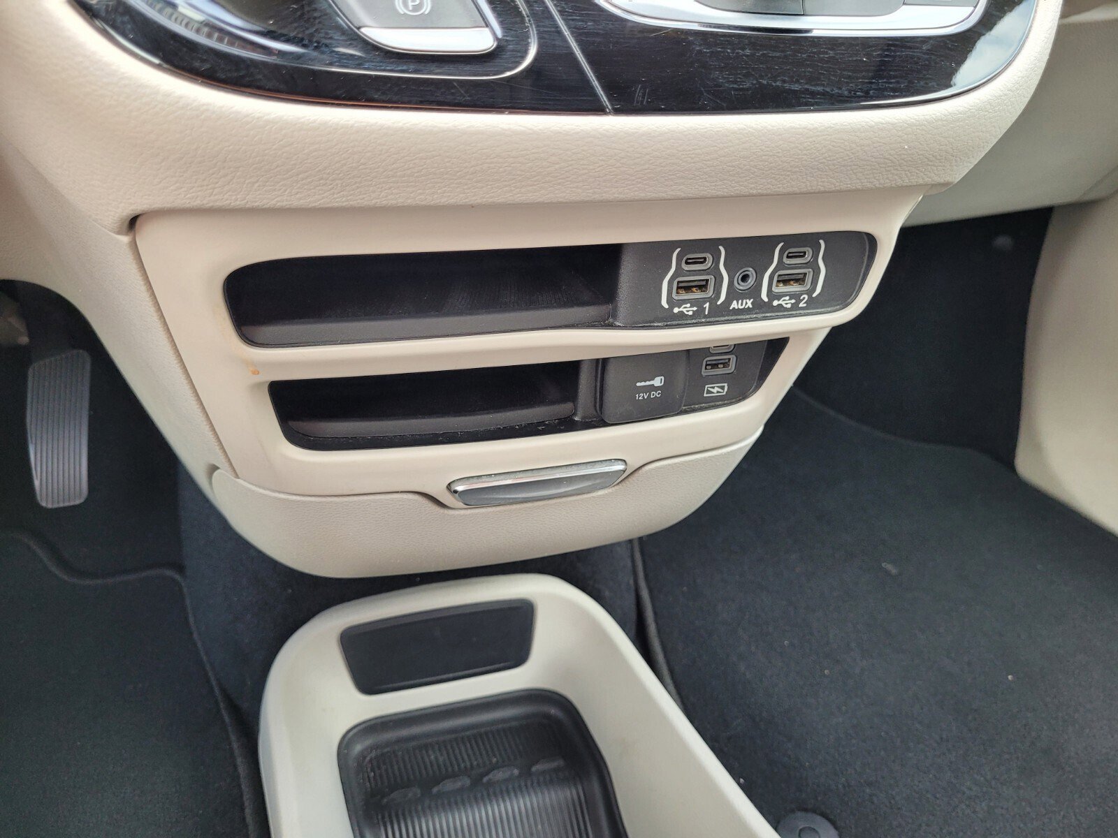 Used 2022 Chrysler Pacifica Touring-L image 26