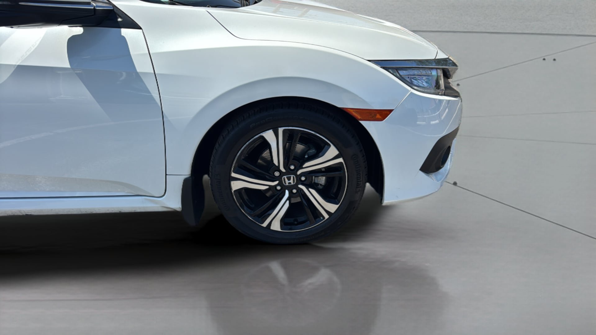 Used 2018 Honda Civic Touring image 34