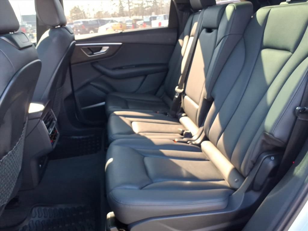 Used 2023 Audi Q7 3.0T Prestige image 17