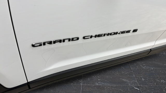 Used 2024 Jeep Grand Cherokee L Limited w/ Black Appearance Package AWD/4WD image 43