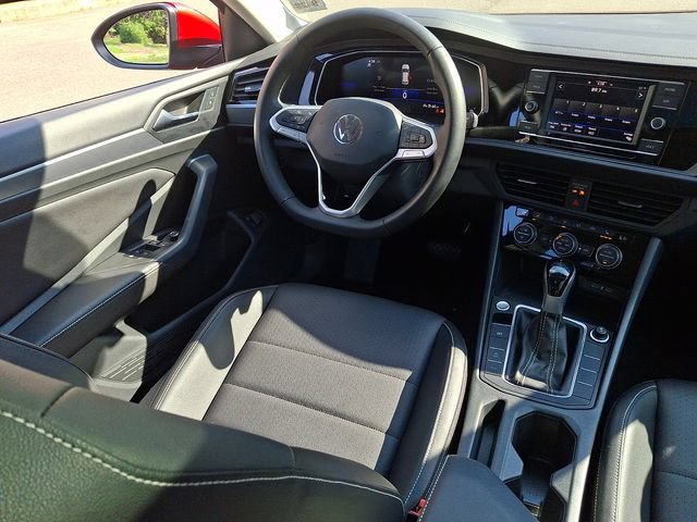 Used 2023 Volkswagen Jetta SE w/ Panoramic Sunroof Package FWD image 14