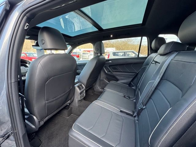 Certified 2022 Volkswagen Tiguan SEL R-Line image 10