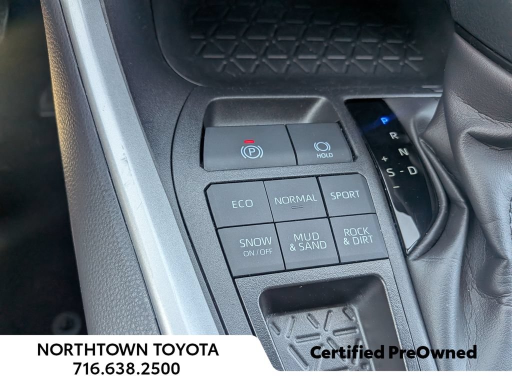 Used 2025 Toyota RAV4 XLE AWD/4WD image 22