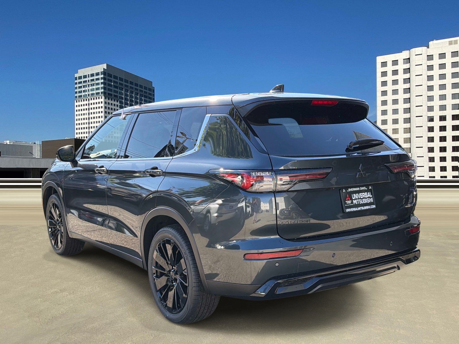 New 2026 Mitsubishi Outlander LE FWD image 3