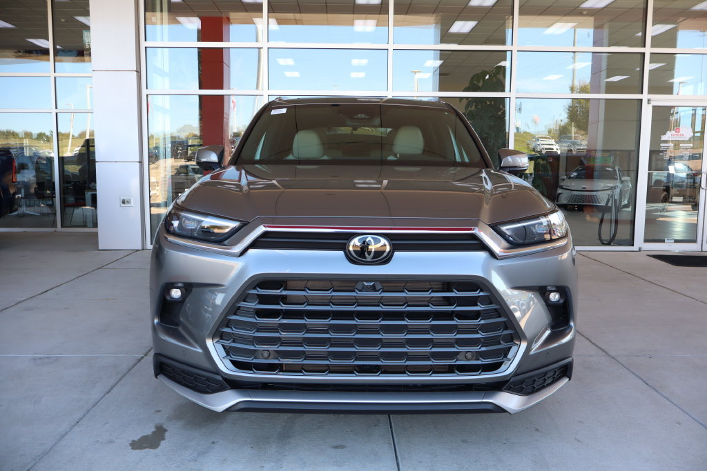 New 2026 Toyota Grand Highlander AWD Hybrid image 2