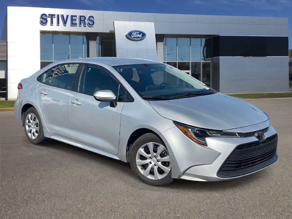 Used 2025 Toyota Corolla LE FWD image 1