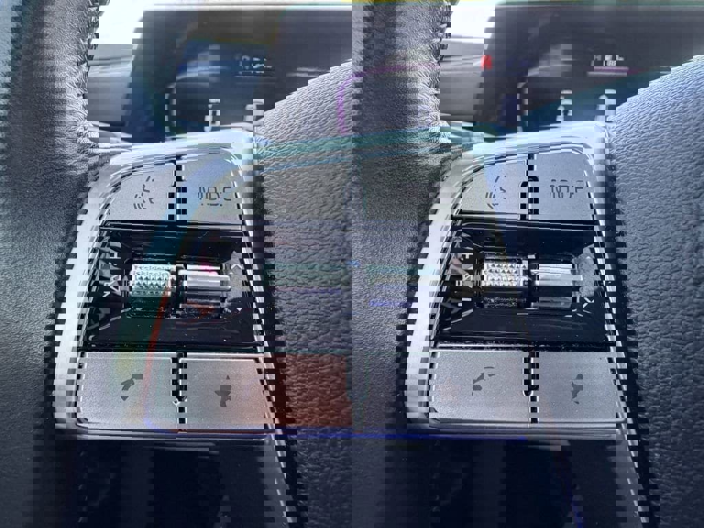 Used 2024 Kia Telluride EX w/ EX Captain's Chair Package image 32