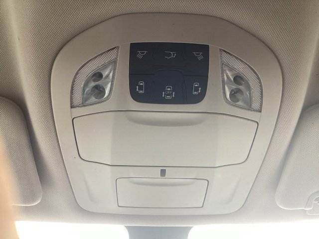 Used 2022 Chrysler Voyager LX image 25