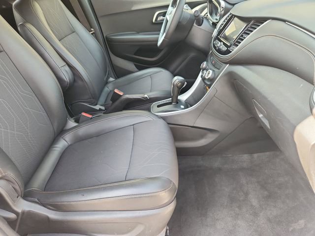 Used 2020 Chevrolet Trax LT w/ LT Convenience Package FWD image 25