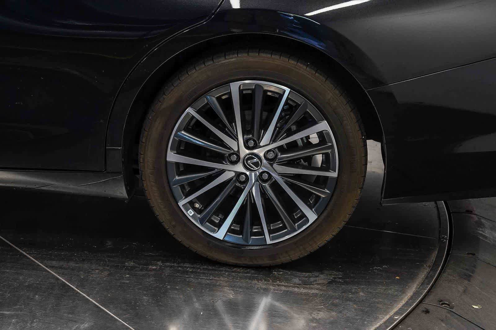 Used 2024 Lexus ES 350 w/ Premium Package FWD image 10