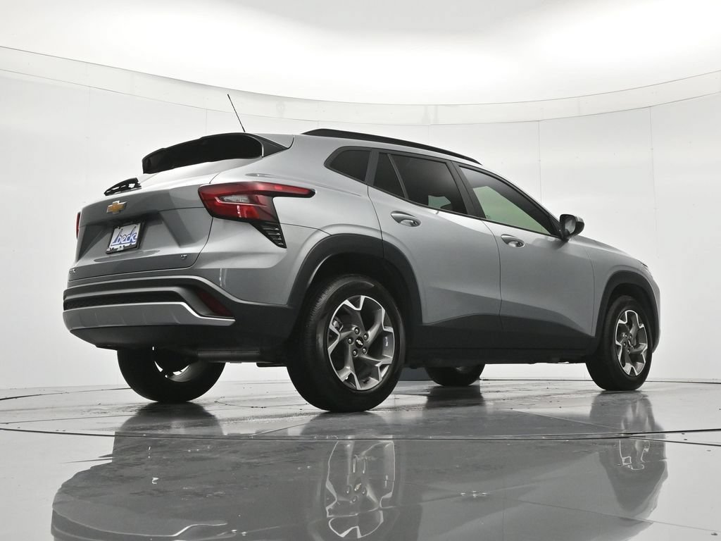 Certified 2025 Chevrolet Trax LT FWD image 40