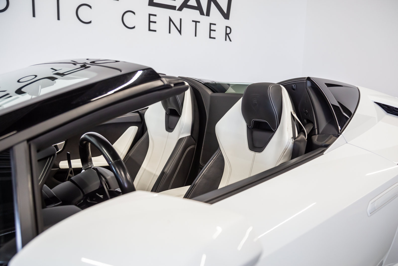 Used 2017 Lamborghini Huracan LP 610-4 AWD/4WD image 29