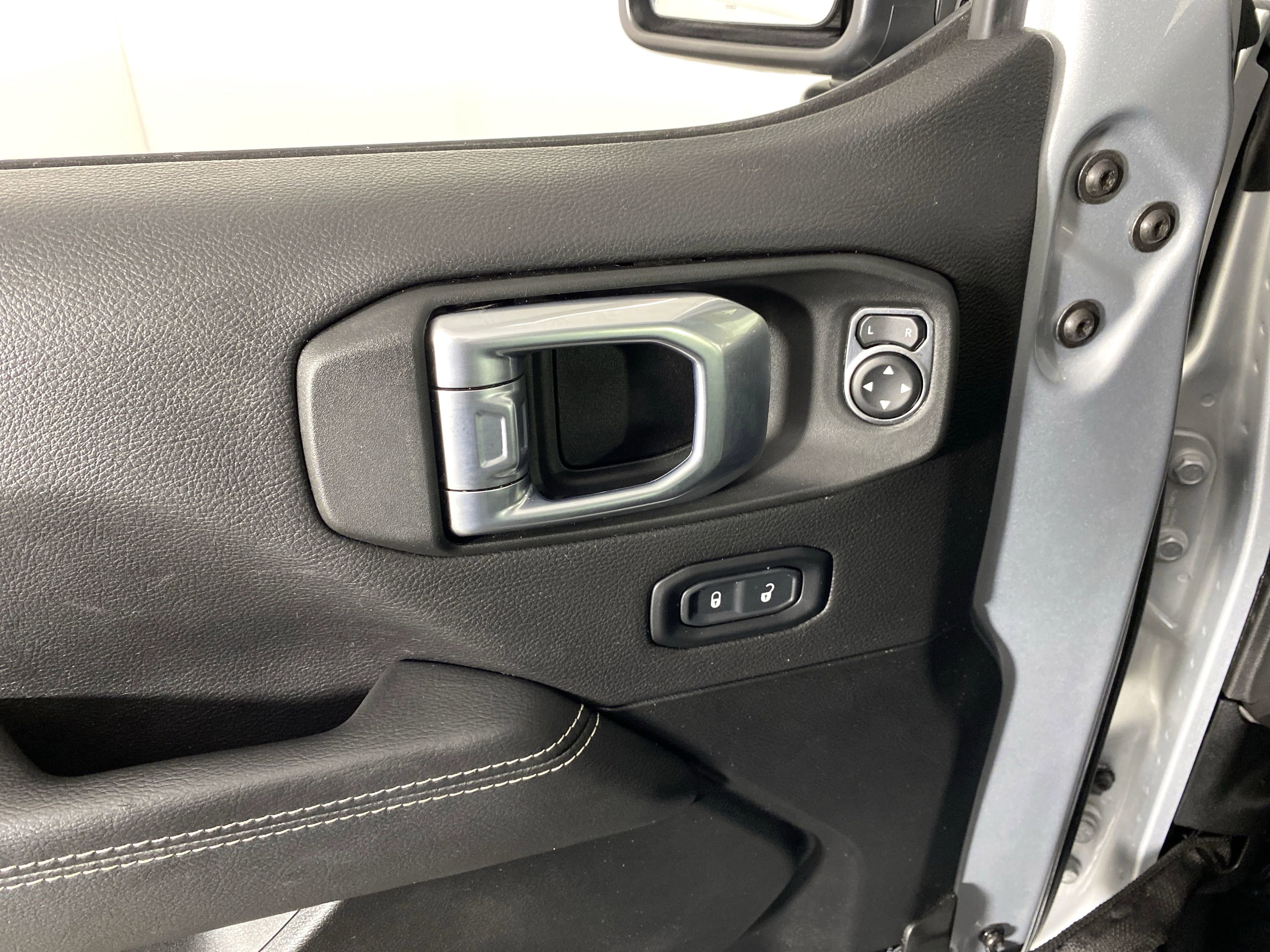 Used 2023 Jeep Wrangler Sahara w/ Cold Weather Group image 17