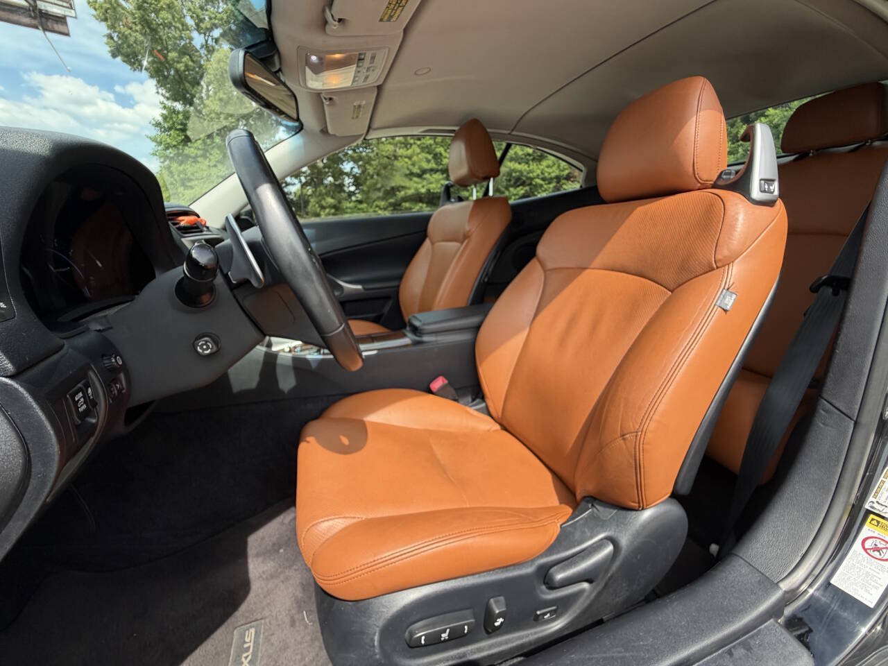Used 2011 Lexus IS 250C w/ Luxury Pkg RWD image 5