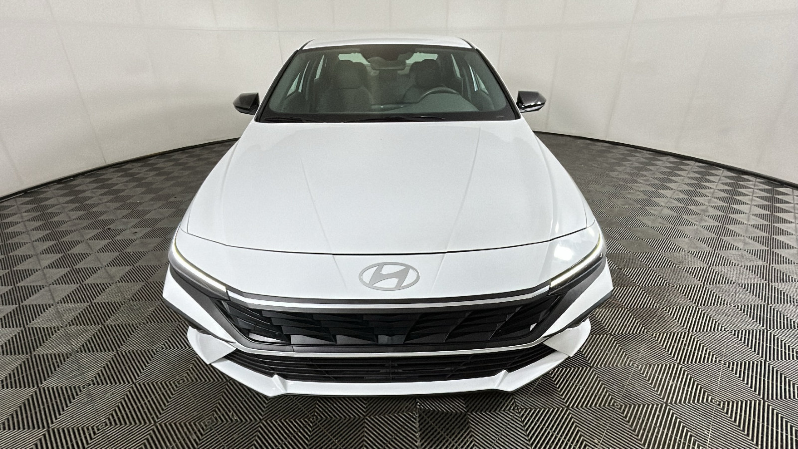 Used 2025 Hyundai Elantra SEL FWD image 8