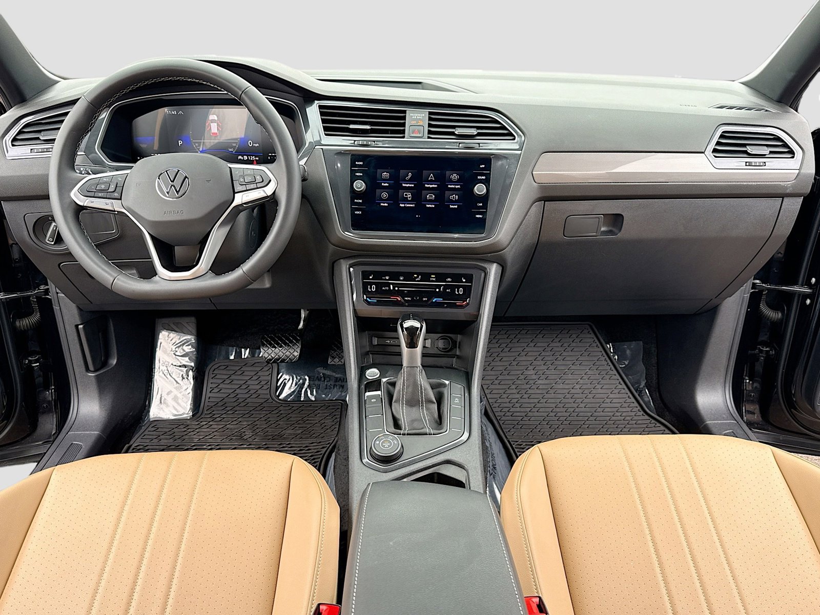 Used 2024 Volkswagen Tiguan SE image 3