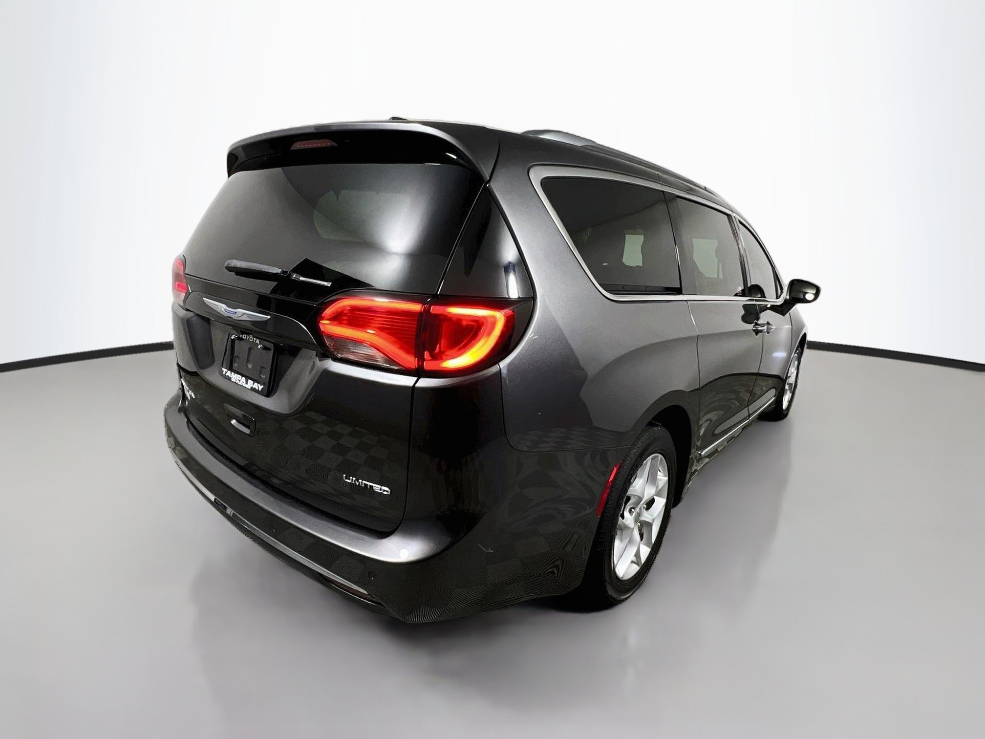 Used 2020 Chrysler Pacifica Limited FWD image 4