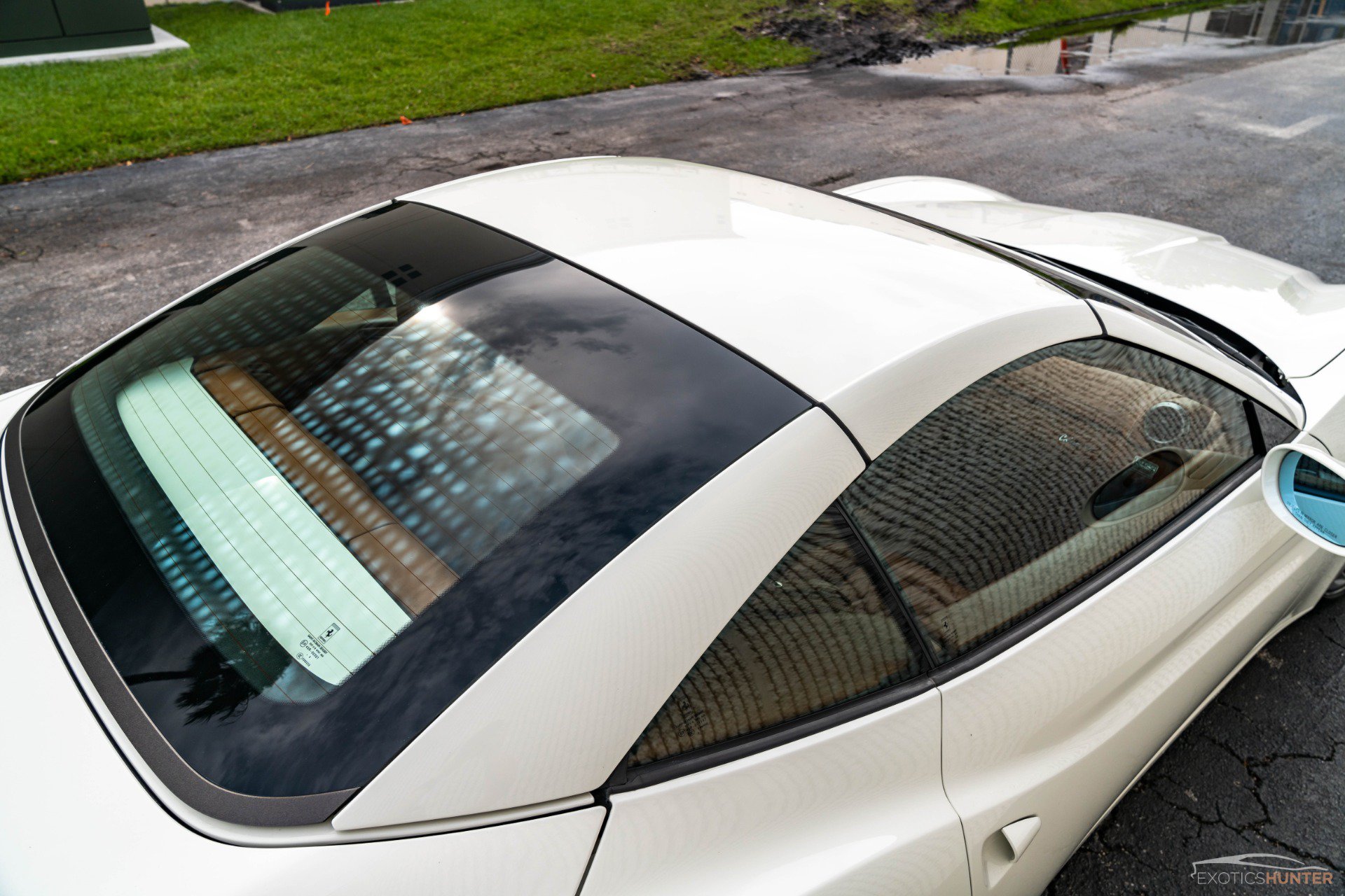 Used 2011 Ferrari California RWD image 11