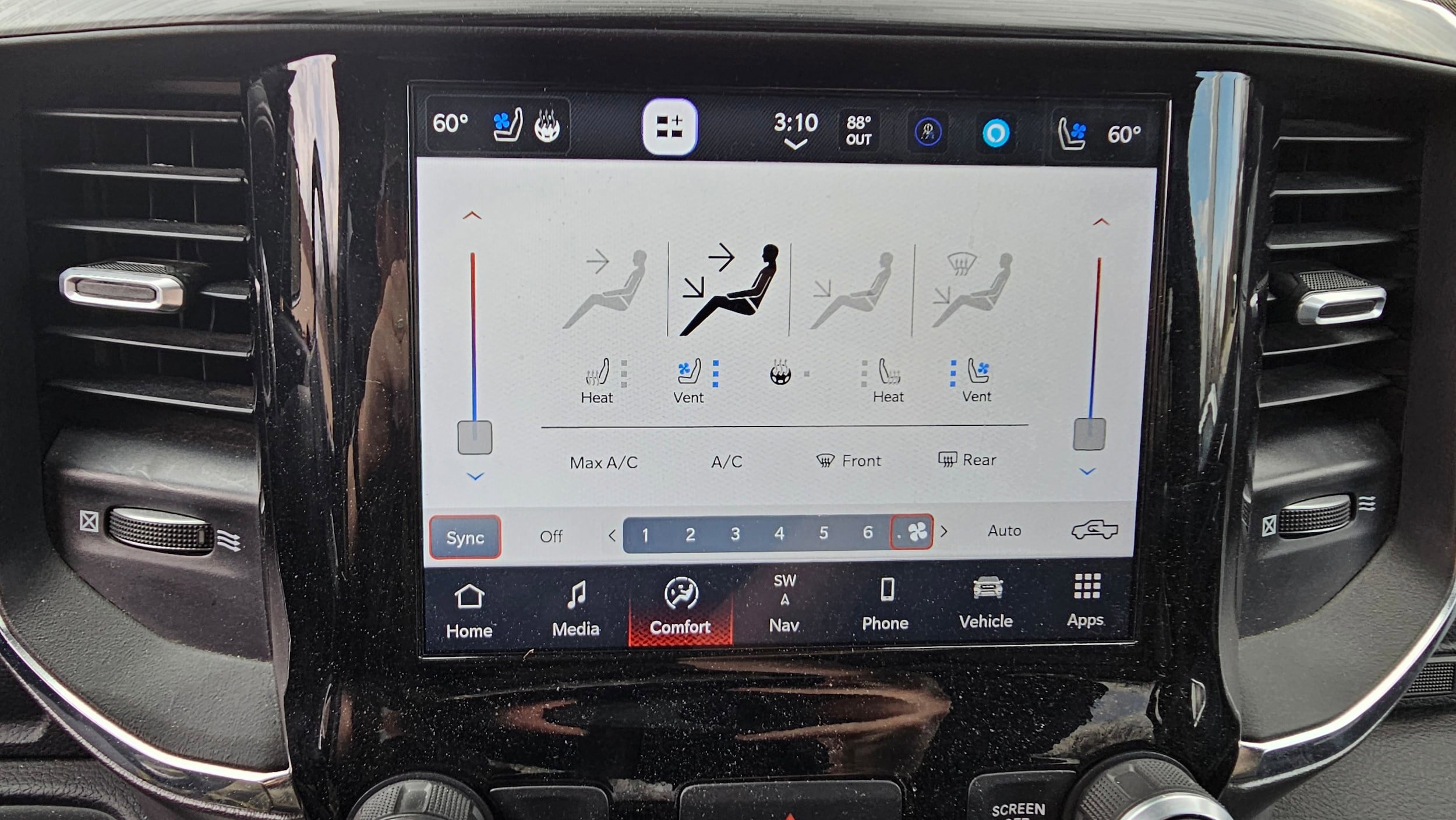 Used 2024 RAM 1500 Laramie AWD/4WD image 29