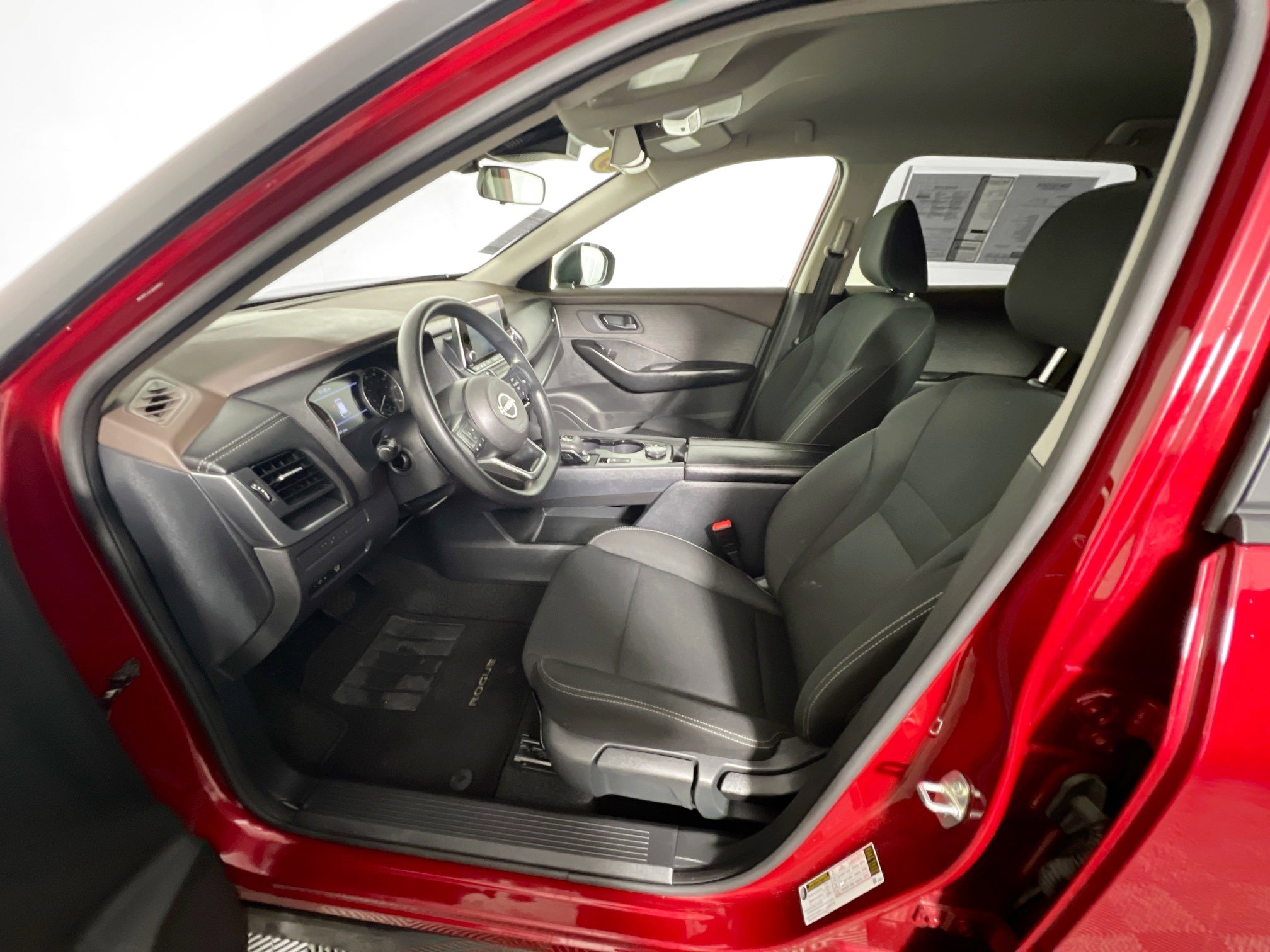 Used 2023 Nissan Rogue S image 14