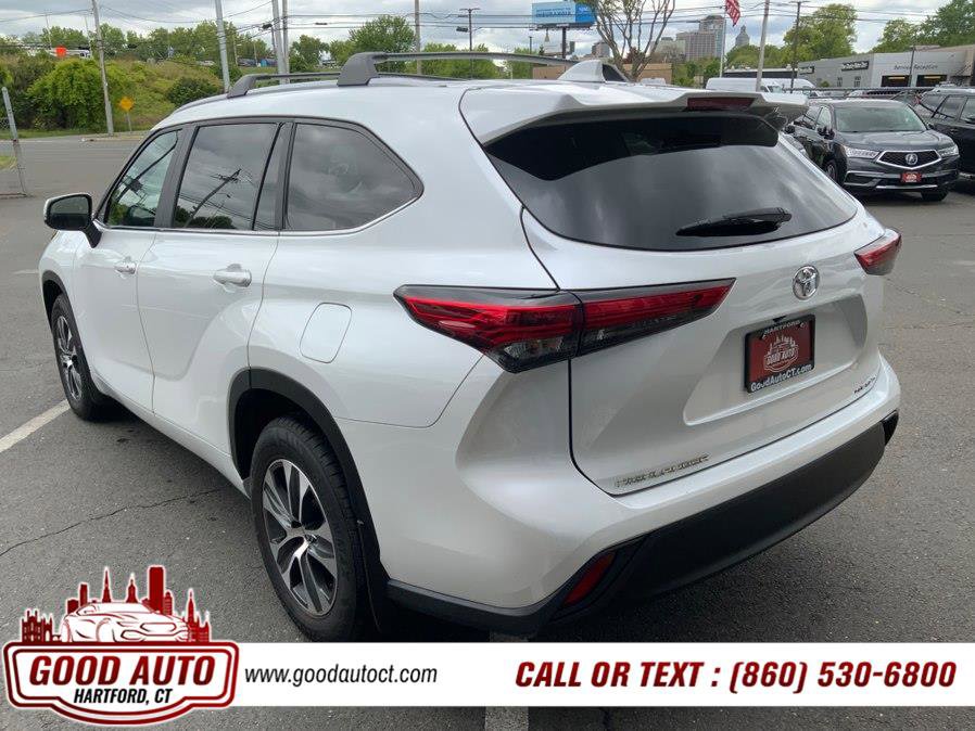 Used 2023 Toyota Highlander XLE AWD/4WD image 7