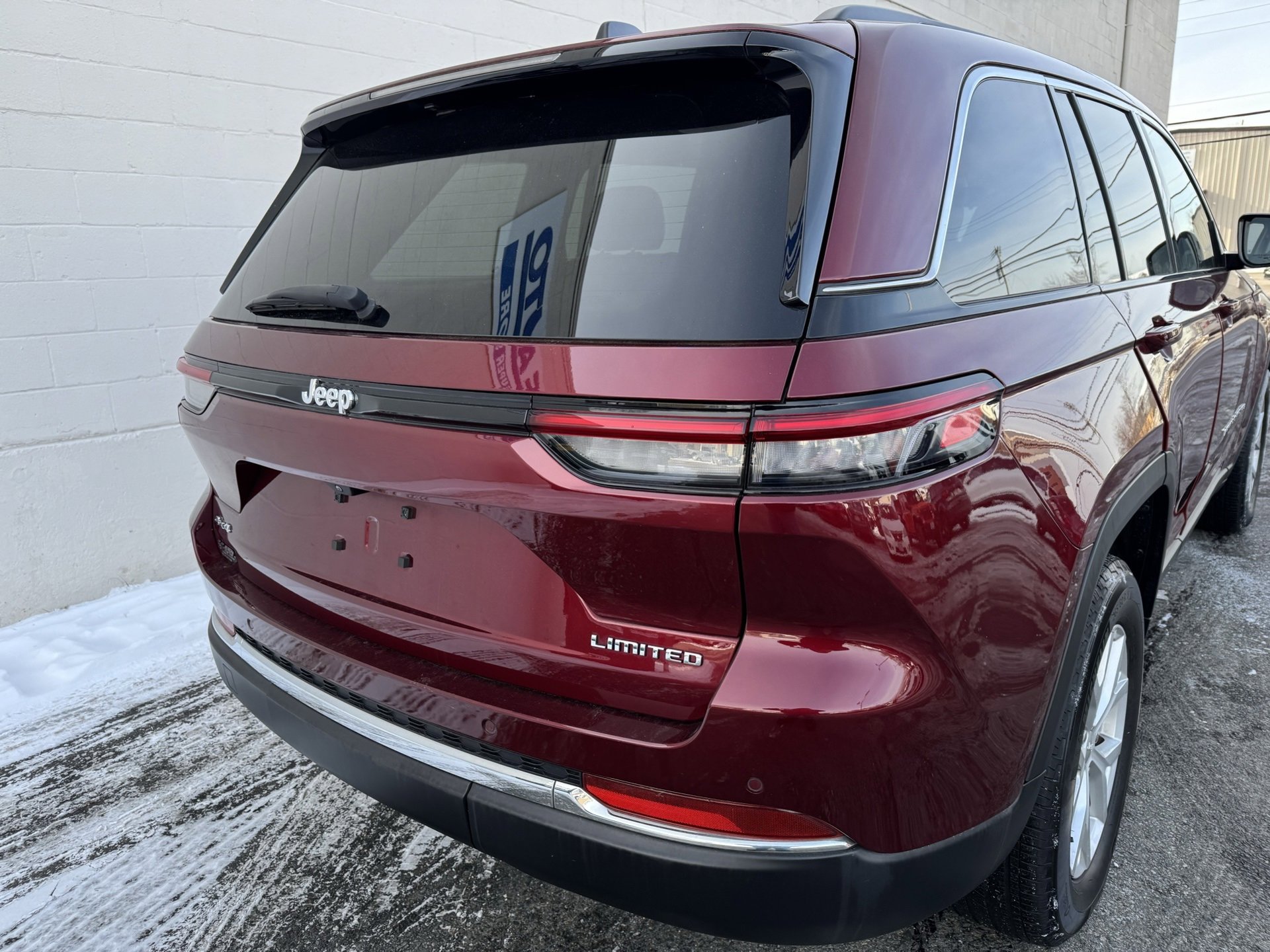 Used 2023 Jeep Grand Cherokee Limited image 7