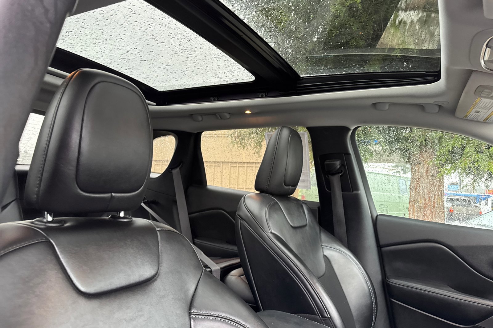 Used 2020 Jeep Cherokee Latitude Plus w/ Comfort/Convenience Group image 17