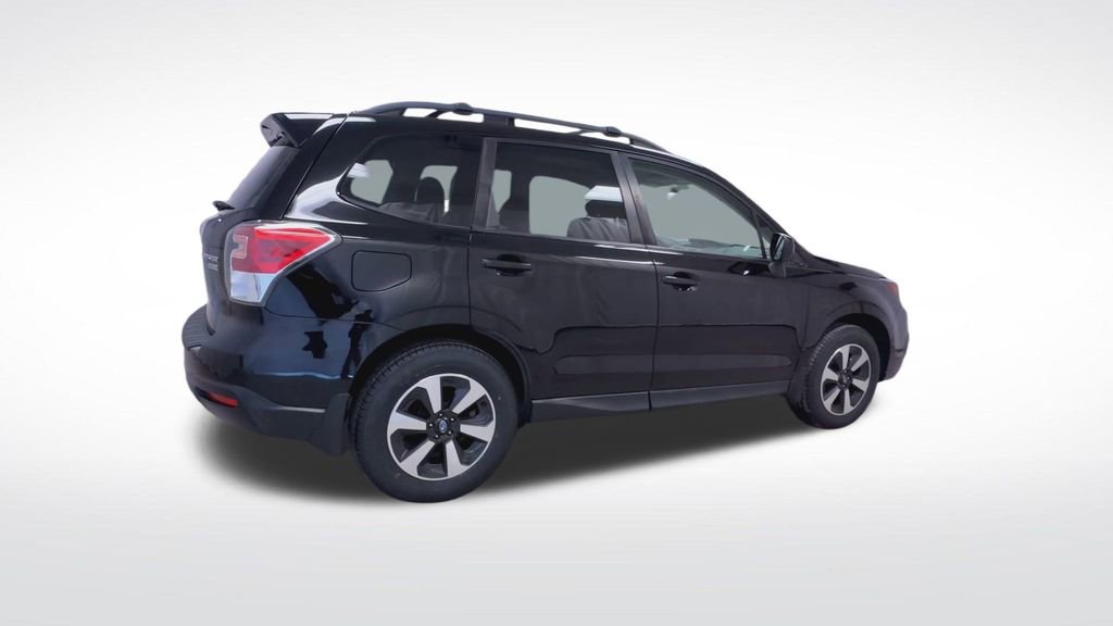 Used 2017 Subaru Forester 2.5i Premium w/ All-Weather Package image 8