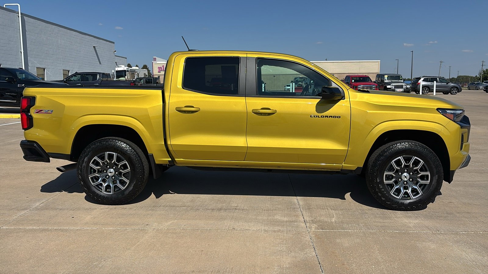 Used 2023 Chevrolet Colorado Z71 w/ Z71 Convenience Package 2 image 10