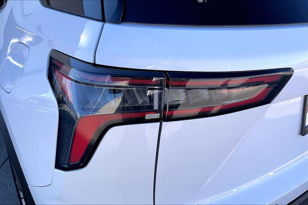 Used 2025 Chevrolet Equinox LT w/ Convenience Package II image 29