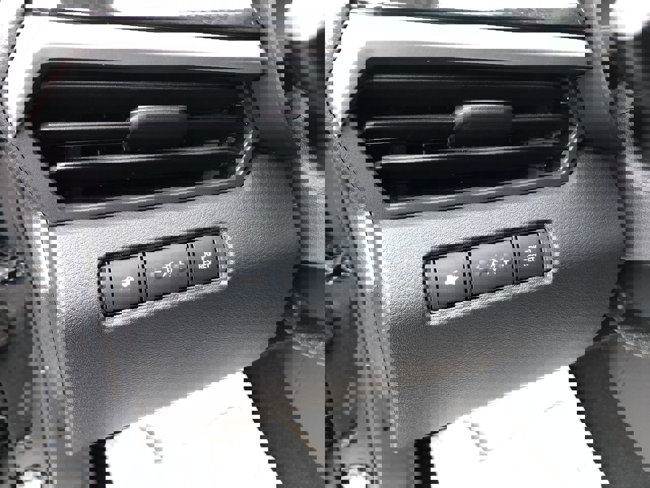 New 2025 Nissan Altima 2.5 SR w/ SR Premium Package image 18