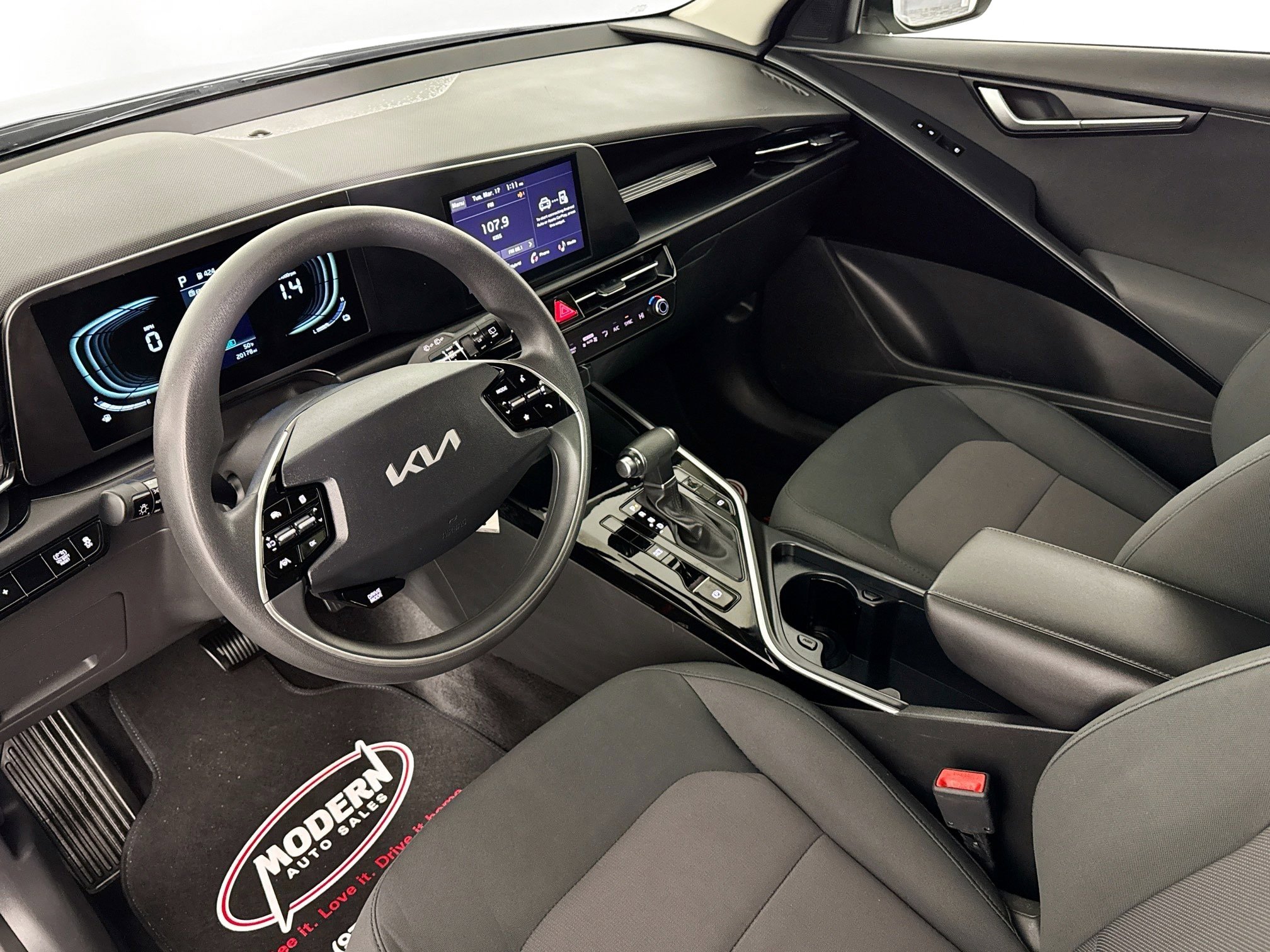 Used 2023 Kia Niro LX image 5