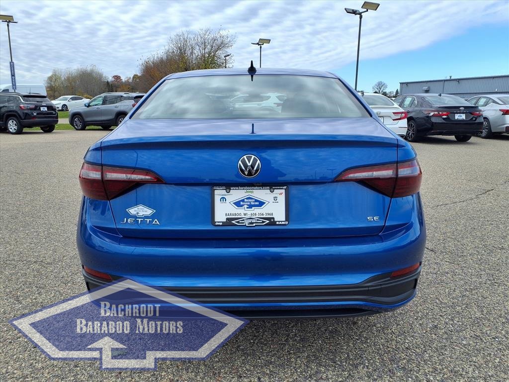 Used 2024 Volkswagen Jetta SE image 6