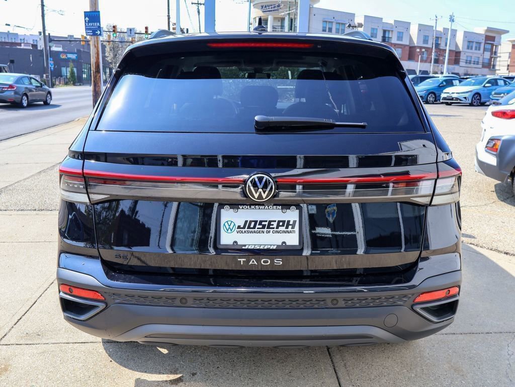 New 2026 Volkswagen Taos SE image 4