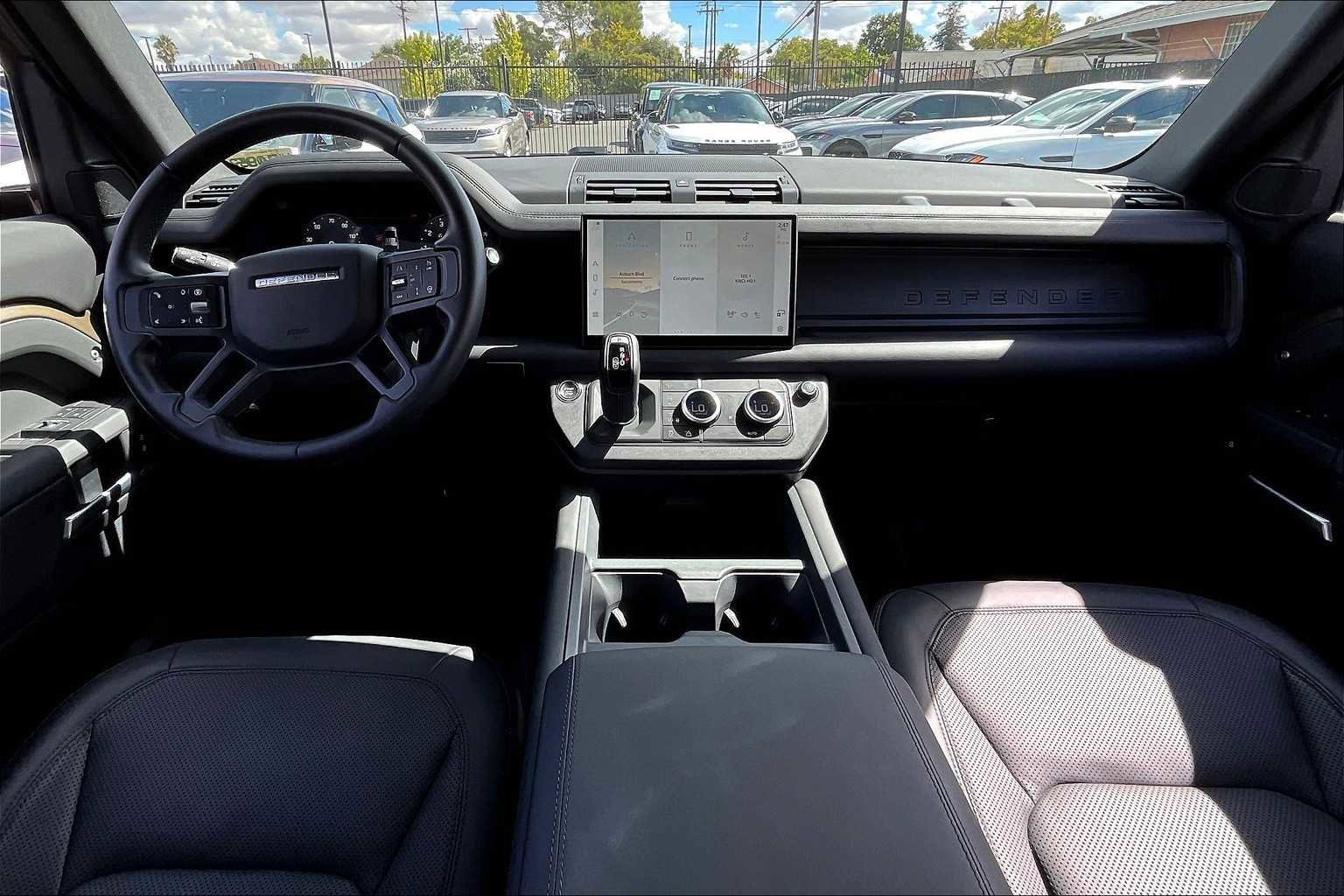 Used 2025 Land Rover Defender 110 X-Dynamic SE image 18