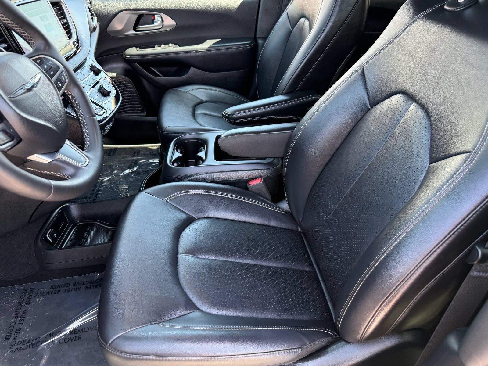 Used 2025 Chrysler Pacifica Select FWD image 13
