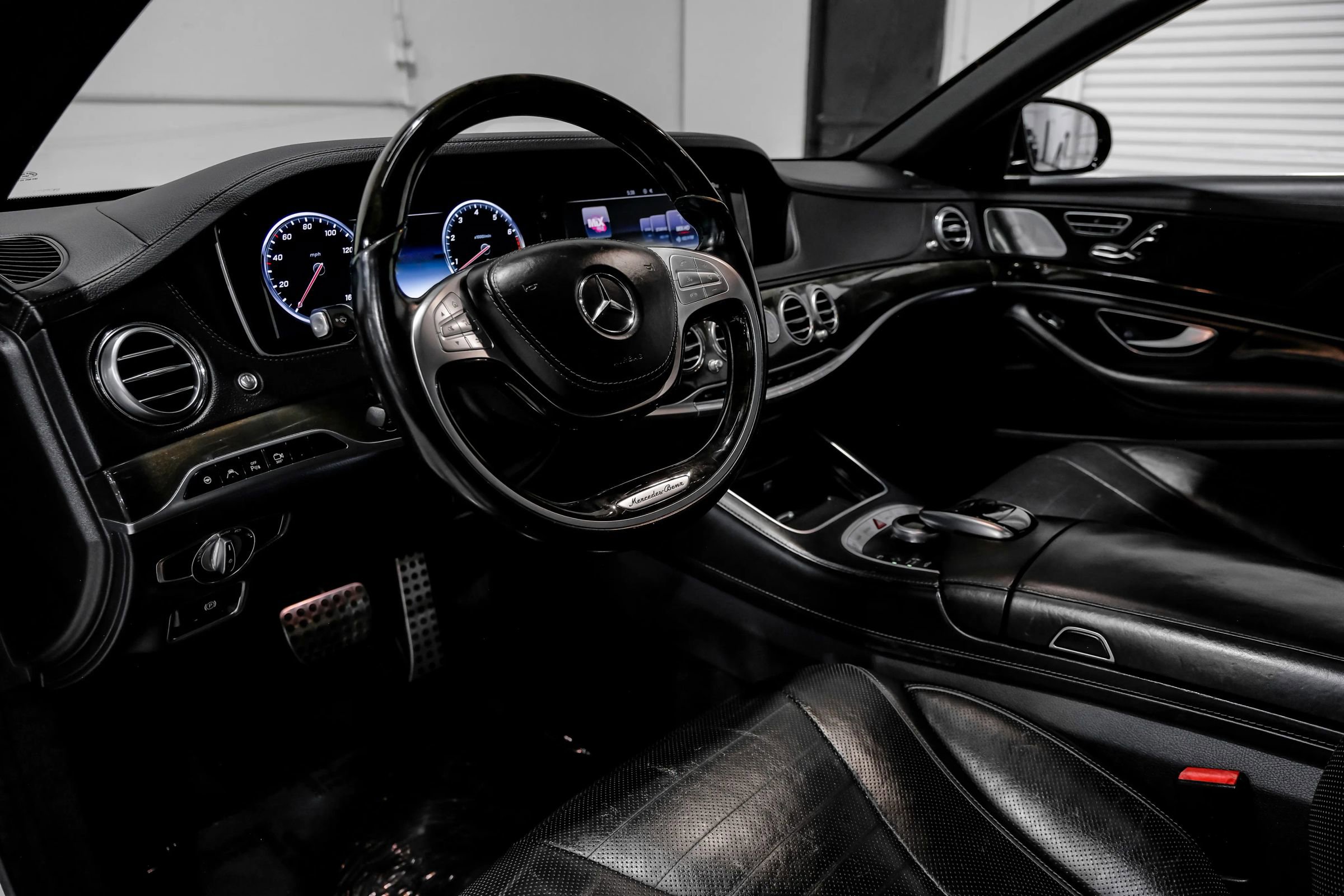 Used 2015 Mercedes-Benz S 550 Sedan w/ Sport Package w/ Sport Package image 22