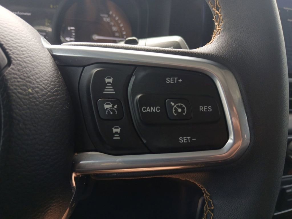 Used 2024 Jeep Wrangler Unlimited Sahara w/ Technology Group AWD/4WD image 18