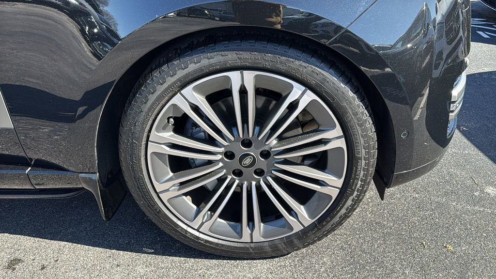 Used 2023 Land Rover Range Rover SE image 9