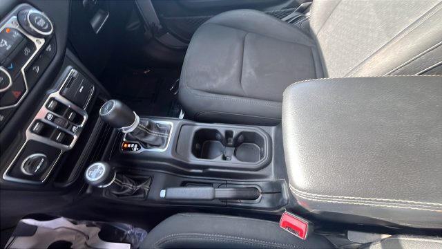Certified 2019 Jeep Wrangler Unlimited Sahara AWD/4WD image 17