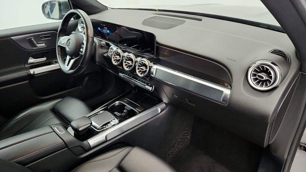 Used 2020 Mercedes-Benz GLB 250 4MATIC w/ Premium Package image 24