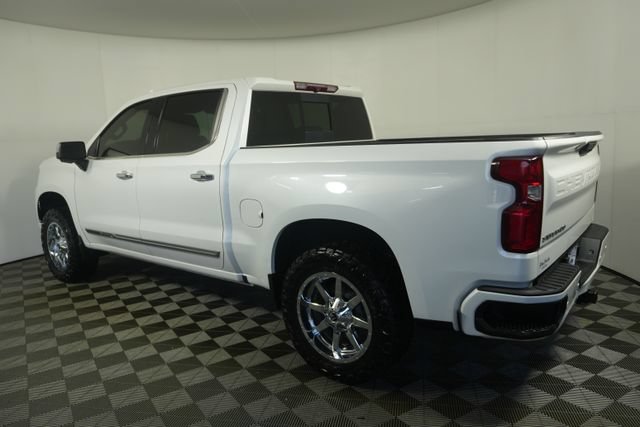 Used 2022 Chevrolet Silverado 1500 High Country w/ Z71 Off-Road Package AWD/4WD image 5