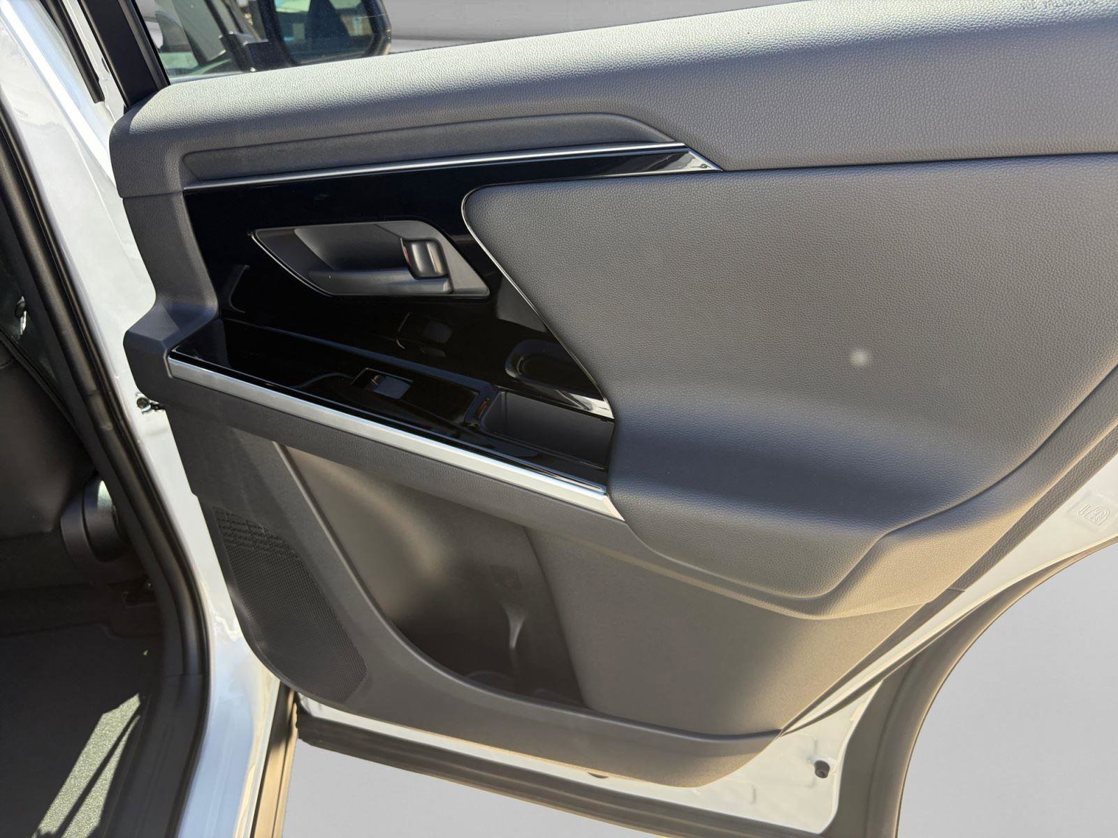 Certified 2025 Toyota bZ4X AWD image 24