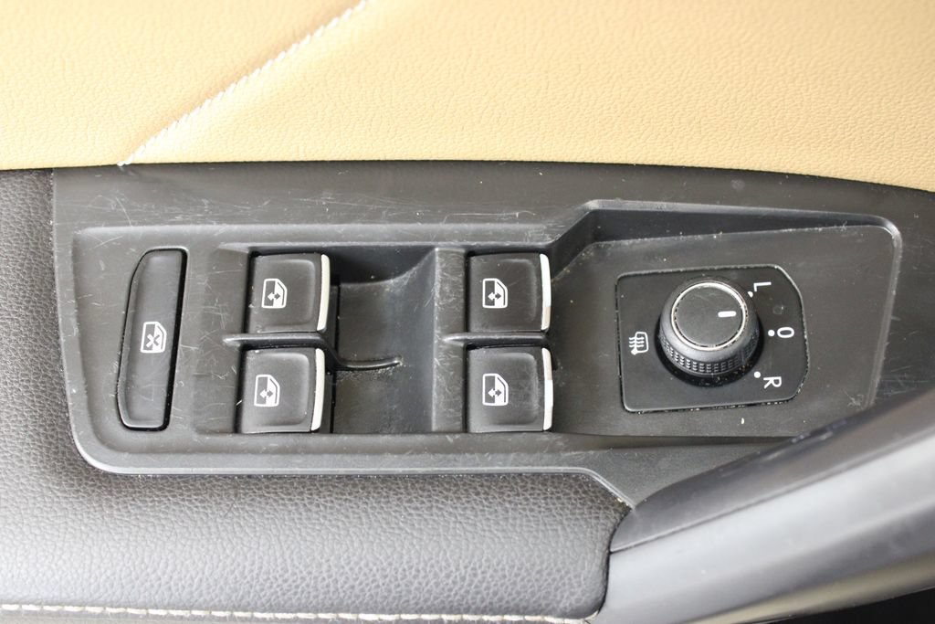 Used 2023 Volkswagen Tiguan SE R-Line FWD image 18
