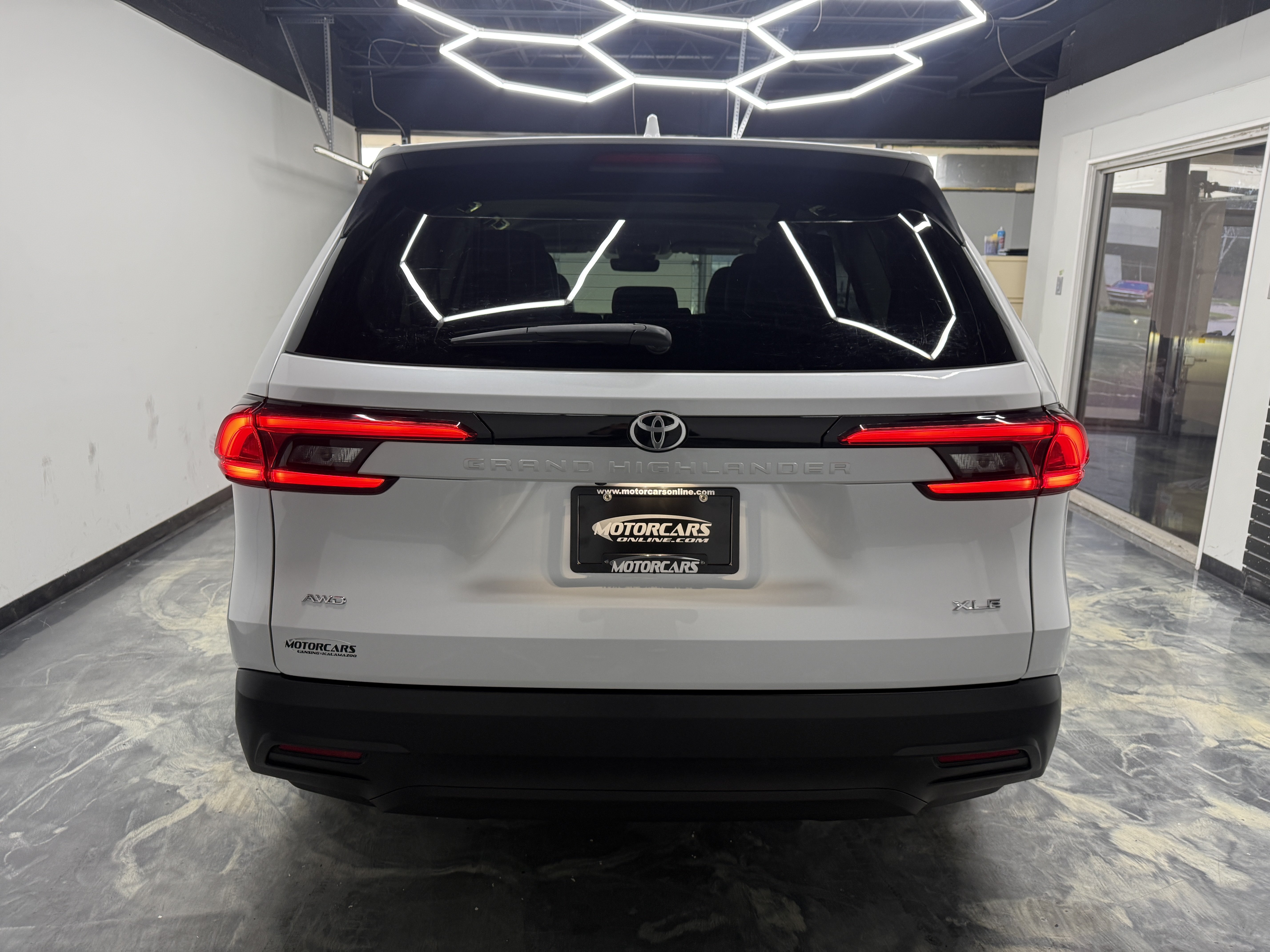 Used 2024 Toyota Grand Highlander AWD image 4