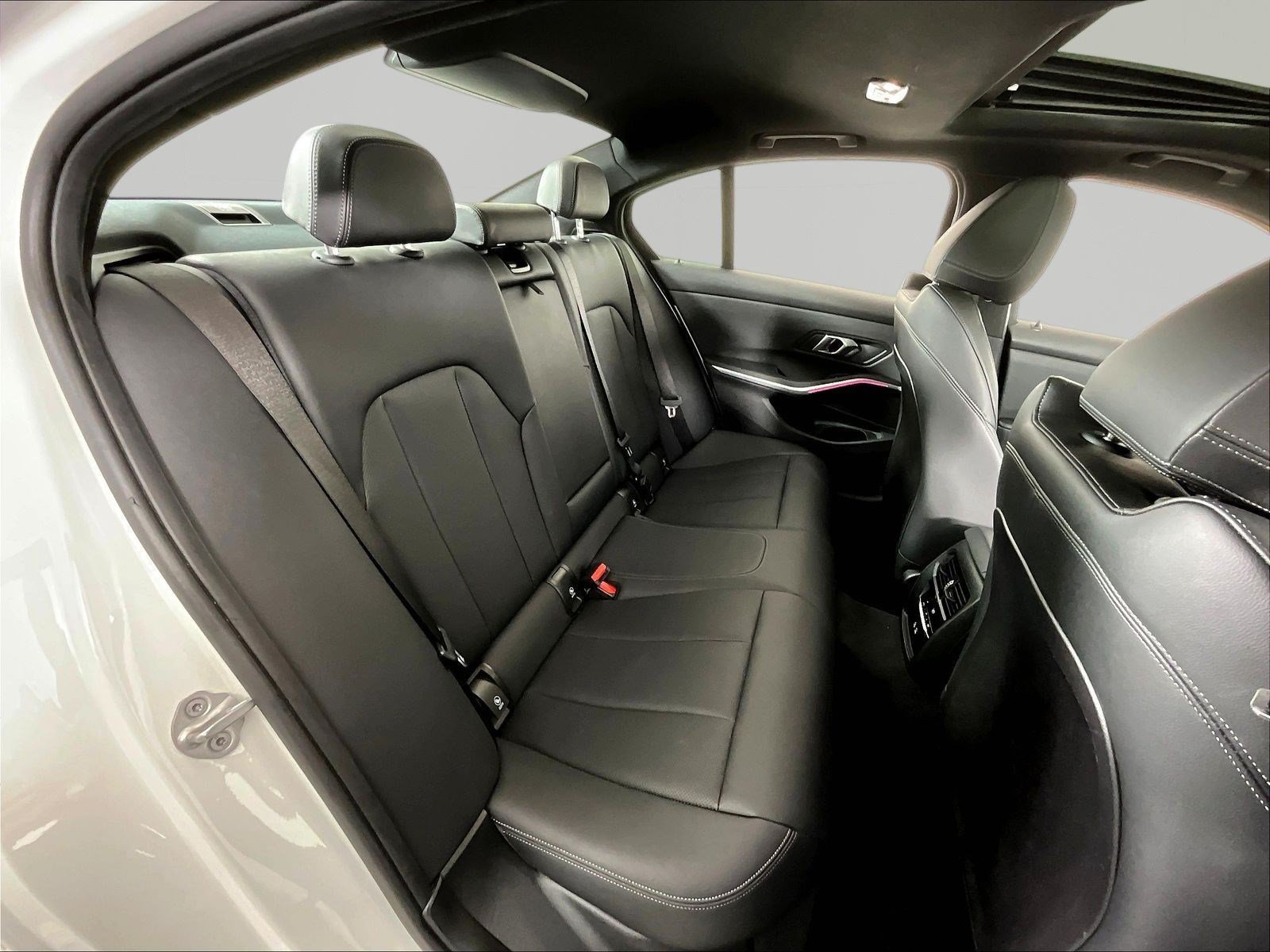 Used 2025 BMW 330i Sedan RWD image 25