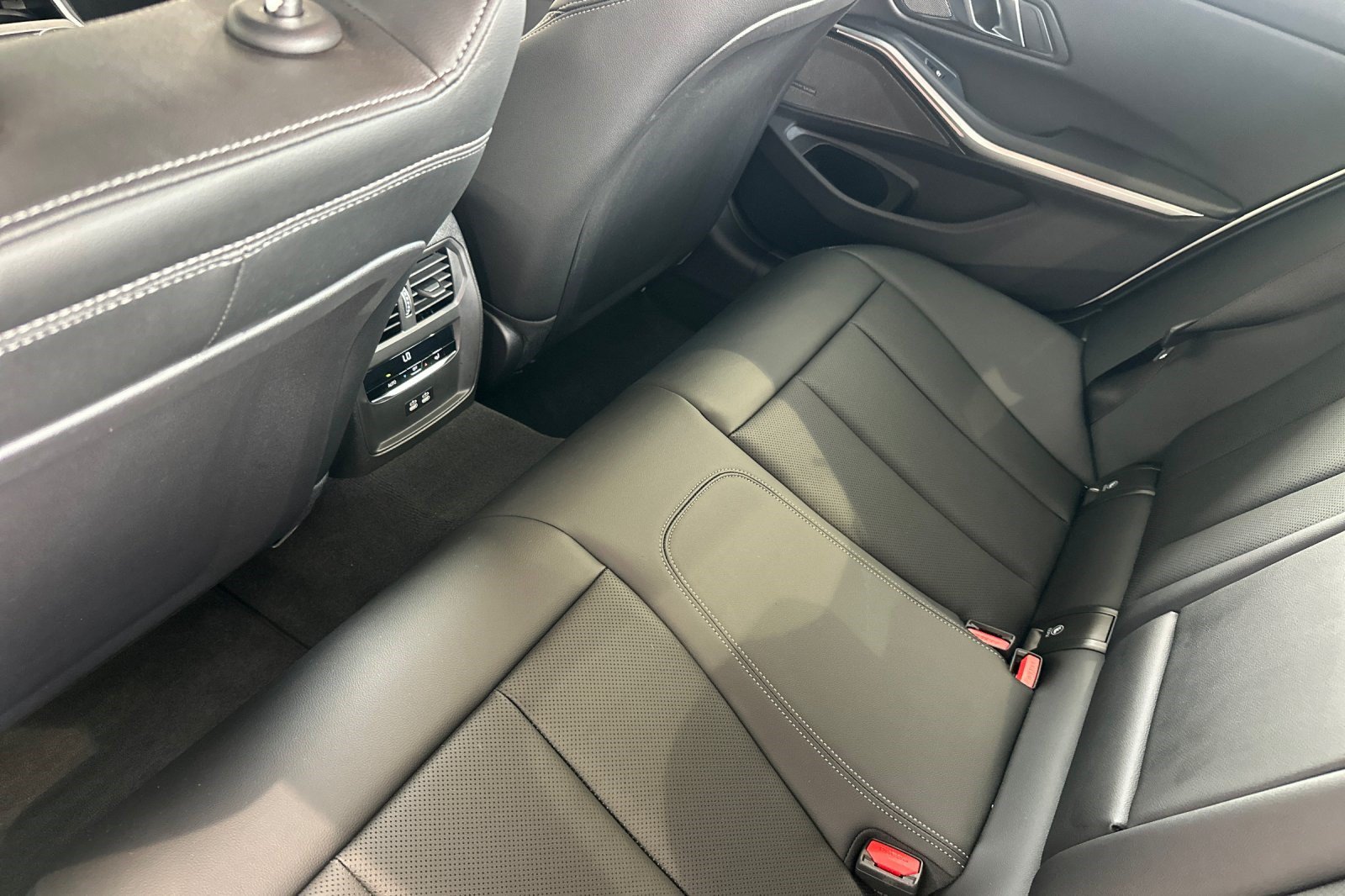 Certified 2026 BMW 330i Sedan w/ Premium Package RWD image 15
