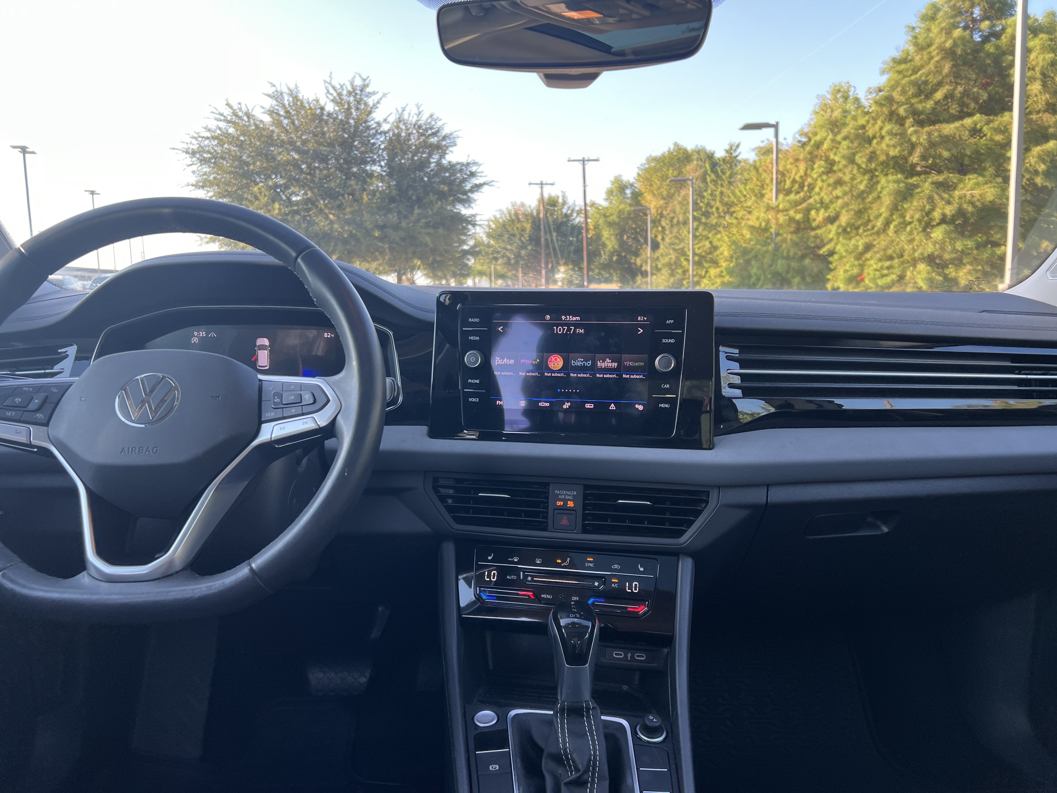 Certified 2025 Volkswagen Jetta SE w/ Sunroof Package FWD image 26